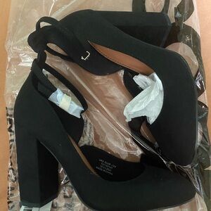 ASOS cute ankle strap black heels - size 7 women’s